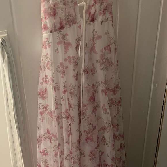 Sasha tulle Maxi summer dress for occasion in white and pink. - Picture 4 of 7